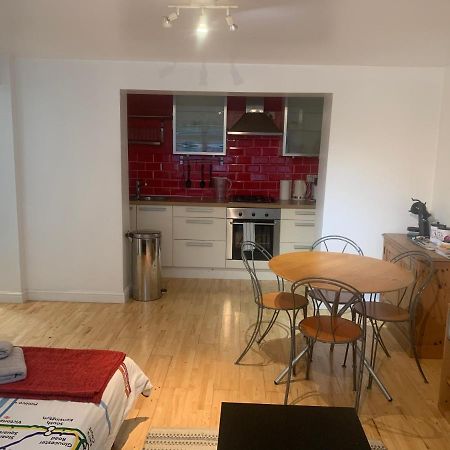 Cozy 1 Bedroom Basement Flat لندن المظهر الخارجي الصورة
