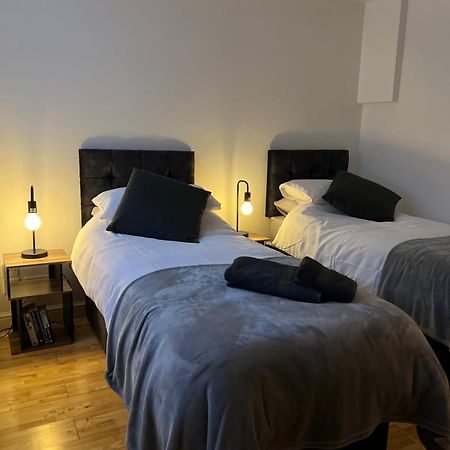 Cozy 1 Bedroom Basement Flat لندن المظهر الخارجي الصورة